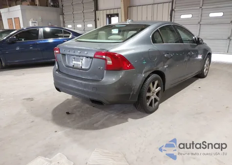 2016 Volvo S60 T5 Drive-E Premier z USA, uszkodzony, nr VIN YV126MFK8G2391513